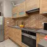 Cozy Three-bedroom Family In By Renters Varsovia