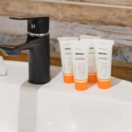 Апартаменты Cozy Three-bedroom Family In By Renters