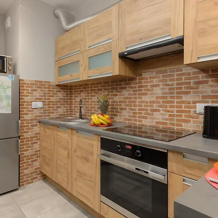 Cozy Three-bedroom Family In By Renters Varsovie