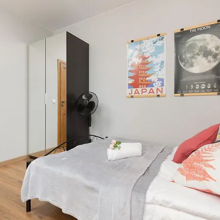 Cozy Three-bedroom Family In By Renters * Varšava