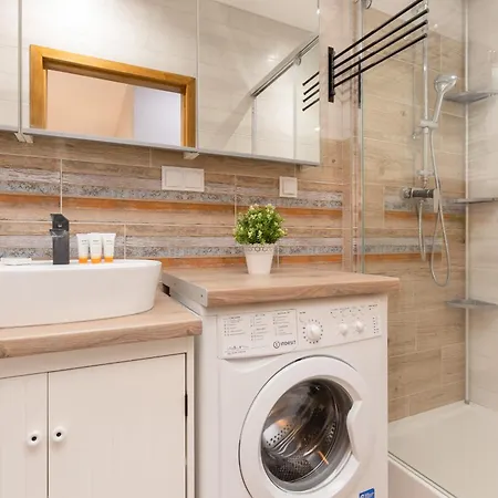 Apartment Cozy Three-bedroom Family In By Renters