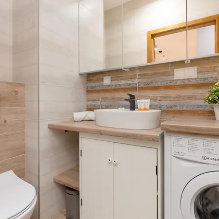 Apartmán Cozy Three-bedroom Family In By Renters *