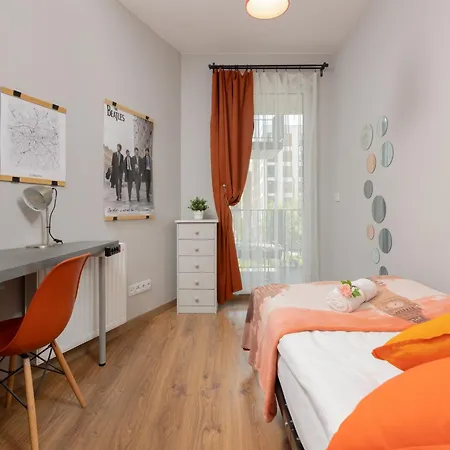 Cozy Three-bedroom Family In By Renters Warszawa