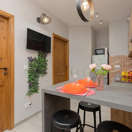 Lejlighed Cozy Three-bedroom Family In By Renters Warszawa