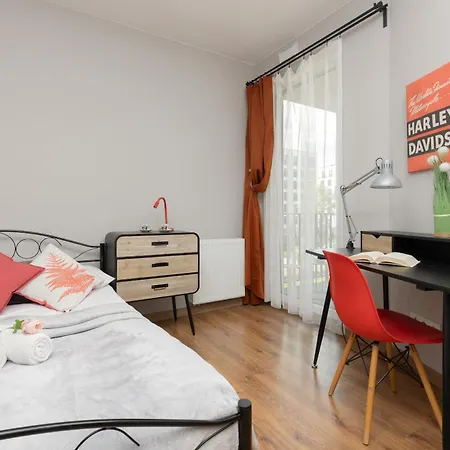 Lejlighed Cozy Three-bedroom Family In By Renters Warszawa