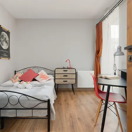 Cozy Three-bedroom Family In By Renters * Warszawa